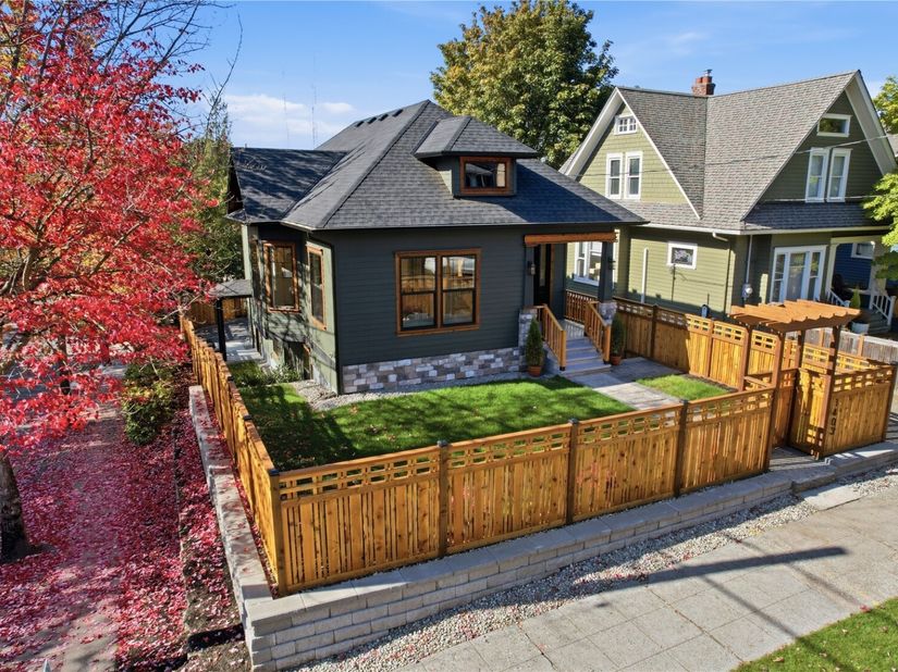 1403 31st Avenue, Seattle WA 98122