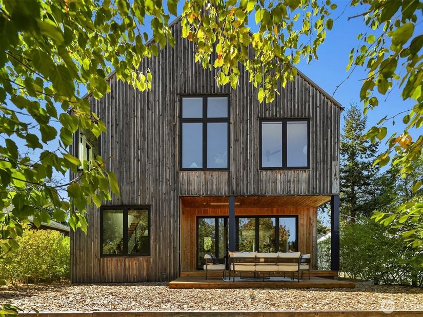 7925 18th Avenue SW, Seattle WA 98106