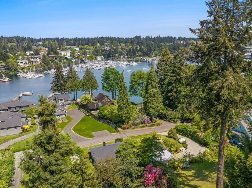 5930 Rose Loop NE, Bainbridge Island WA 98110