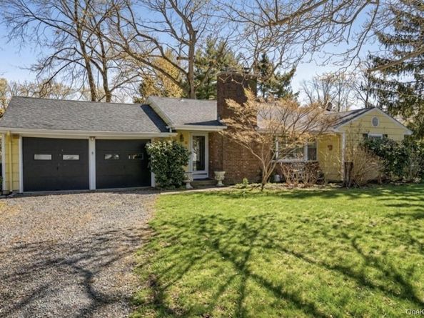 8 Crestwood Drive, Huntington Station NY 11746