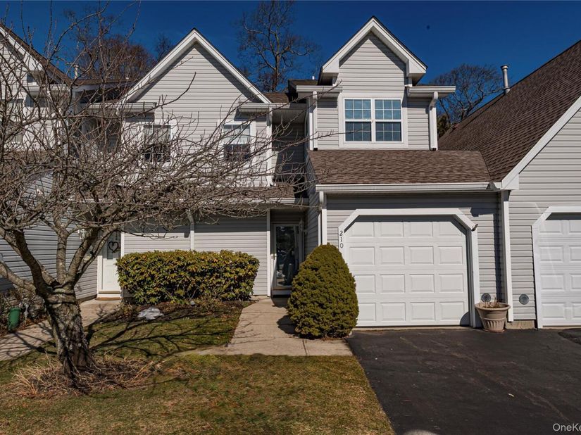 210 Erik Drive, East Setauket NY 11733