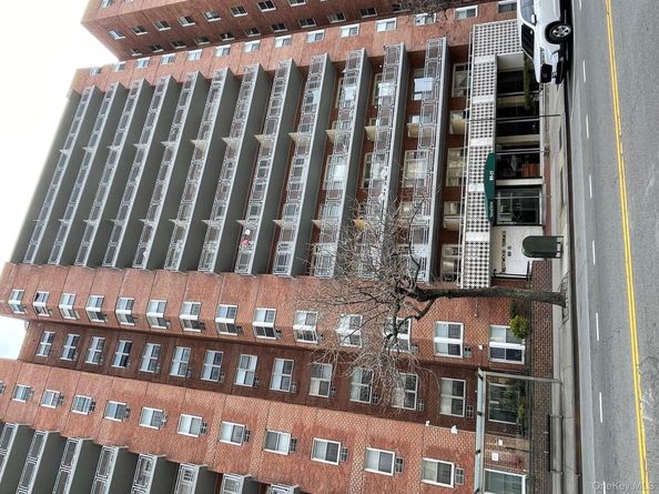 89-15 Parsons Boulevard 3L, Jamaica NY 11432