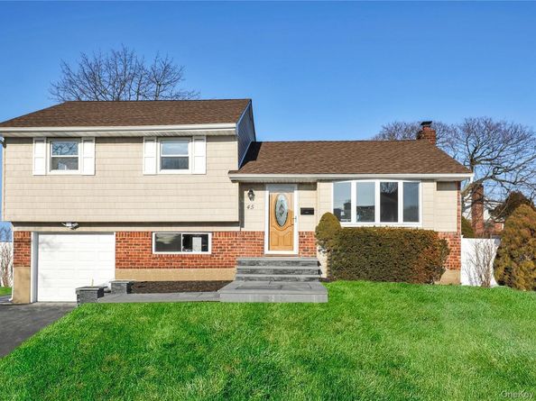 45 Colony Lane, Syosset NY 11791
