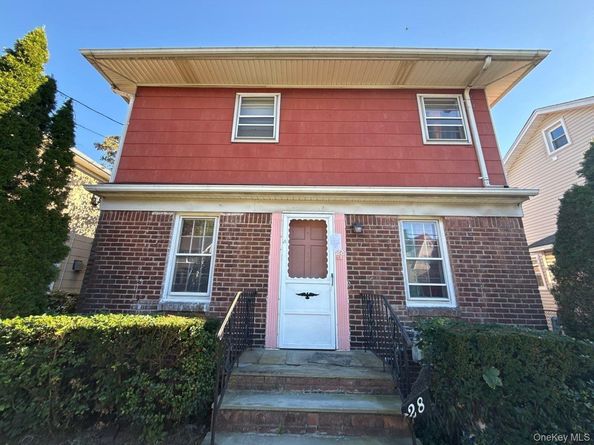 28 Dakota Place, Hempstead NY 11550