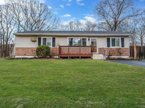 15 Carr Lane, Medford NY 11763