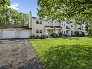 8 Huntington Commons