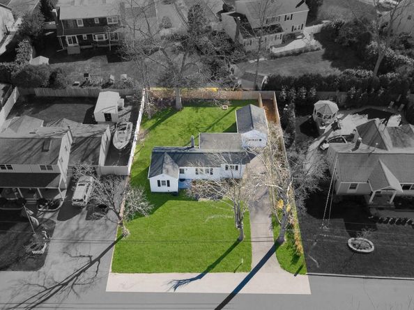 20 Willyn Road, Blue Point NY 11715
