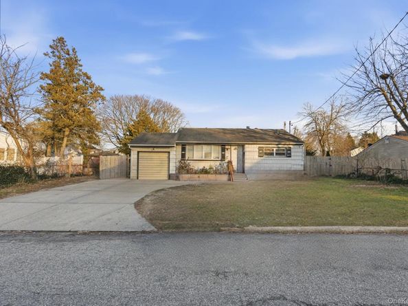 103 Timberline Drive, Brentwood NY 11717