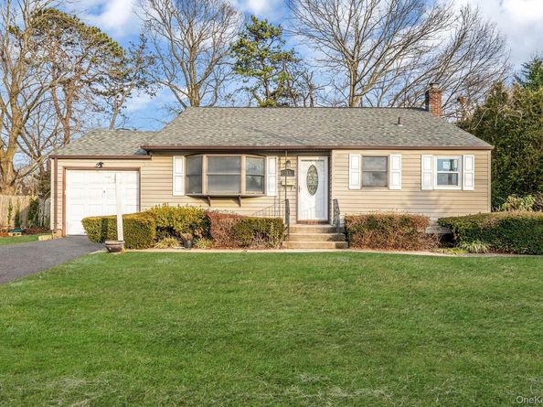 119 Foster Road, Ronkonkoma NY 11779