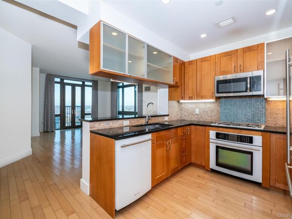 175 Huguenot Street 1401, New Rochelle NY 10801