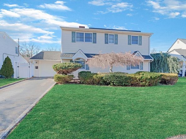 12 Cable Lane, Hicksville NY 11801