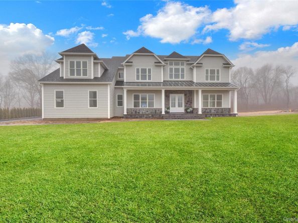 26 Estates Circle, Melville NY 11747