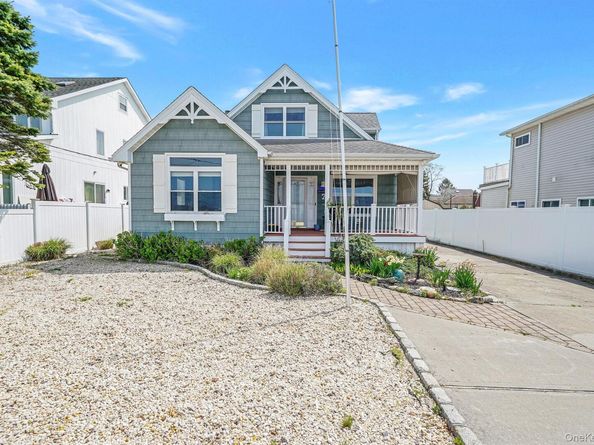 7 Grandview Drive, Shirley NY 11967