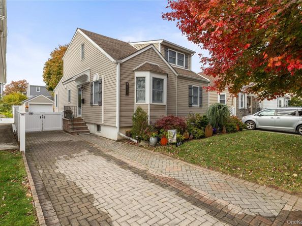 959 N 5th Street, New Hyde Park NY 11040