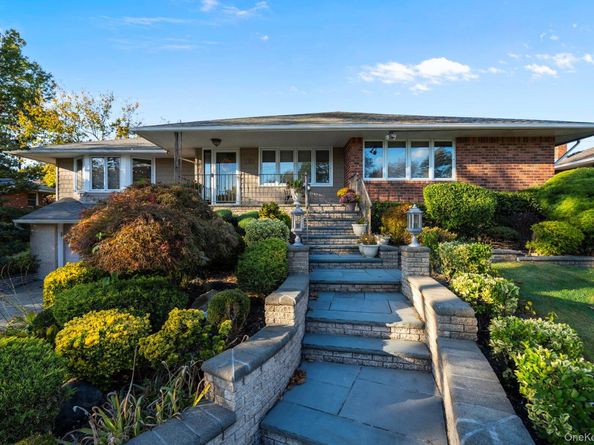 158 Old Courthouse Road, Manhasset Hills NY 11040