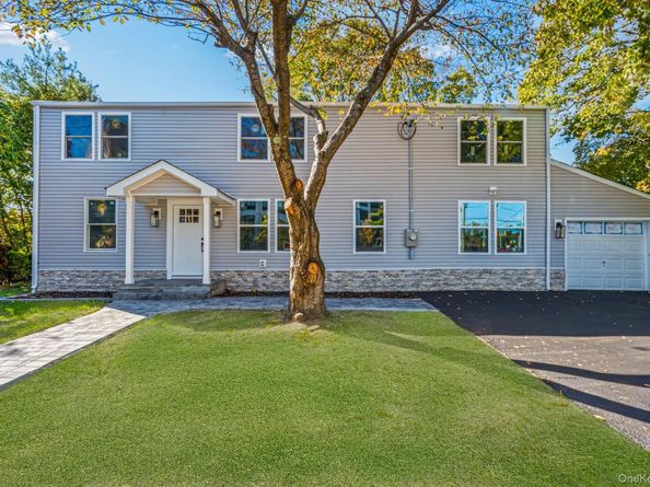 6 Mccue Street, Wheatley Heights NY 11798