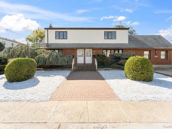 376 Hunnewell Avenue