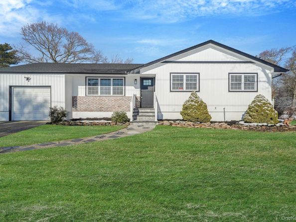 45 Oaklawn Avenue, Farmingville NY 11738