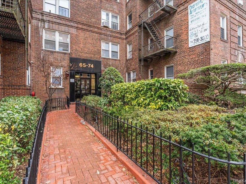 65-74 Saunders Street 6J, Rego Park NY 11374