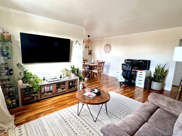 16-19 Utopia Parkway 222, Whitestone NY 11357