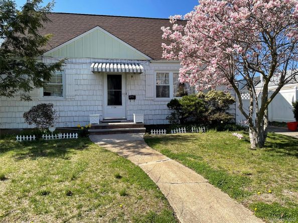1134 S Everett Street, Valley Stream NY 11580