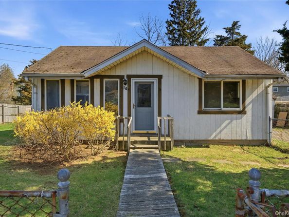 10 Howe Street, Huntington Station NY 11746
