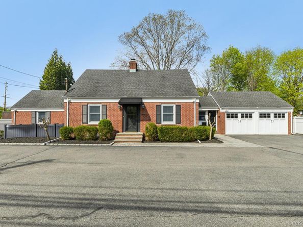 1 Huntington Bay Road, Huntington NY 11743