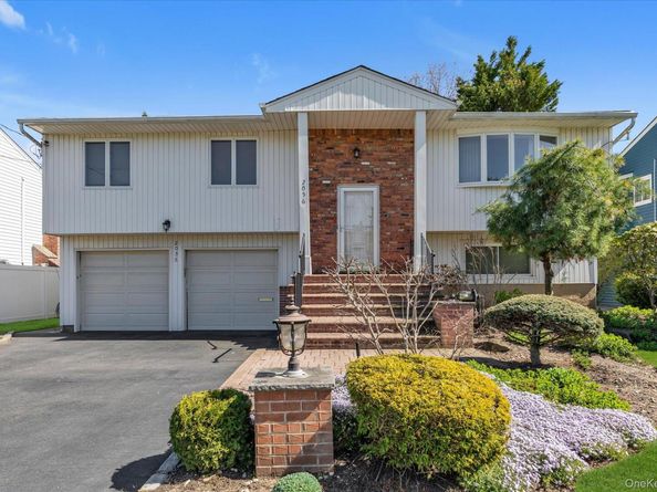 2056 Illona Lane, Merrick NY 11566