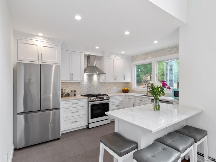 27 Ely Brook Road, East Hampton NY 11937