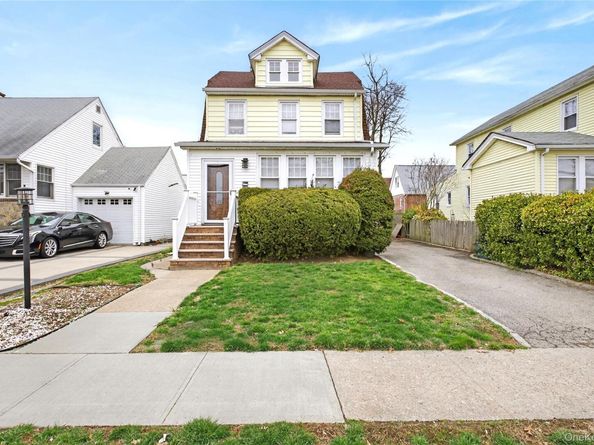 587 Dubois Avenue, Valley Stream NY 11581