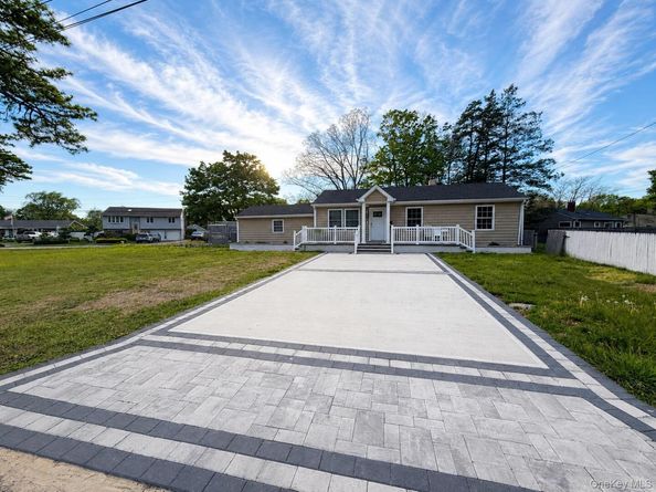 1013 Merriam Road, Bay Shore NY 11706