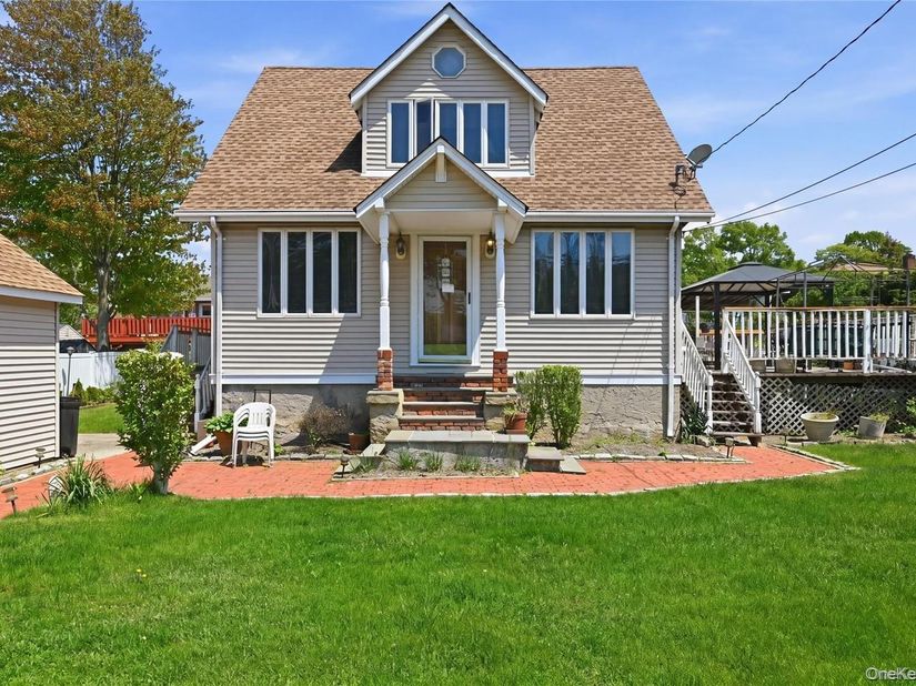 418 Myrtle Avenue, West Islip NY 11795