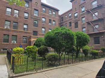 62-64 Saunders Street