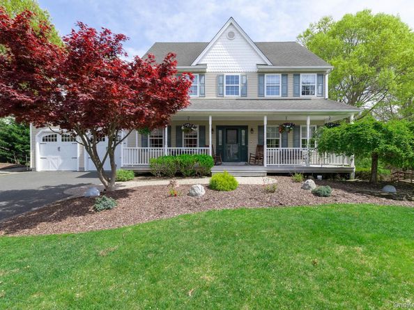 2 Crystal Court, Smithtown NY 11787
