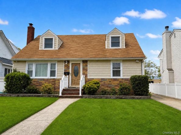 14 Evans Avenue, Albertson NY 11507
