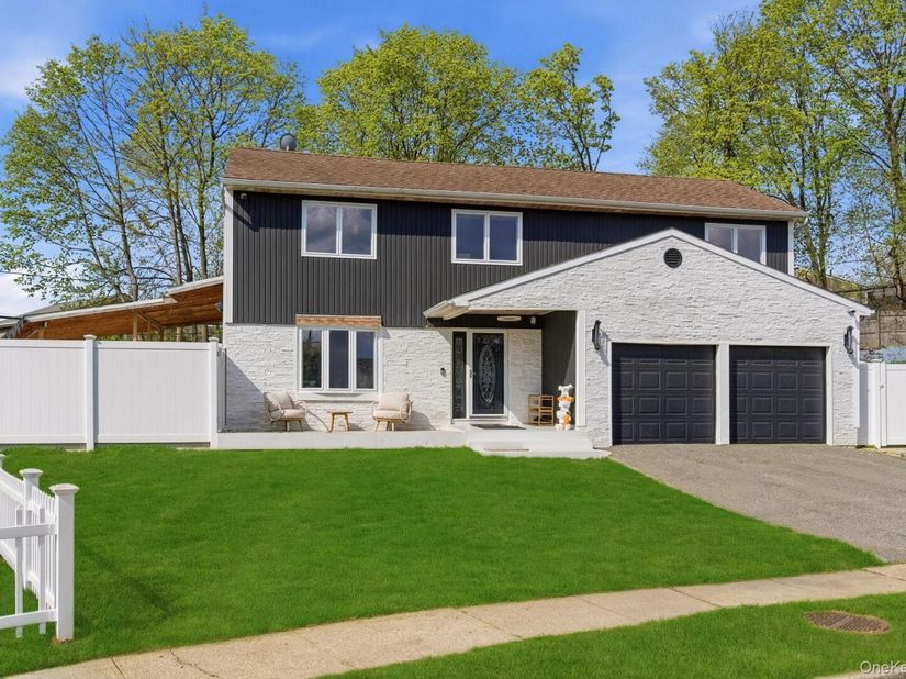 3 Rustic Court, Plainview NY 11803