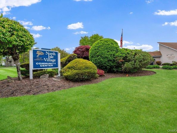 2 Idaho Court 2, Coram NY 11727
