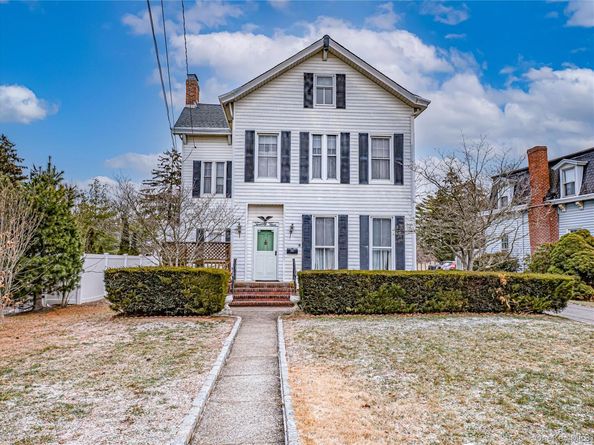 25 Shore Lane, Bay Shore NY 11706