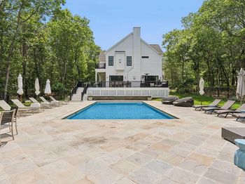 421 Edge Of Woods Road