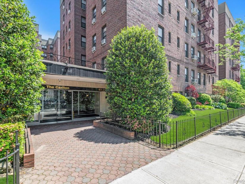 83-35 139 Street 5M, Briarwood NY 11435
