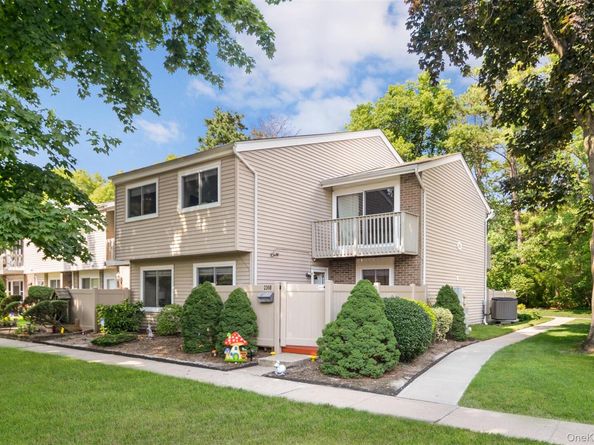 236 Springmeadow Drive B, Holbrook NY 11741
