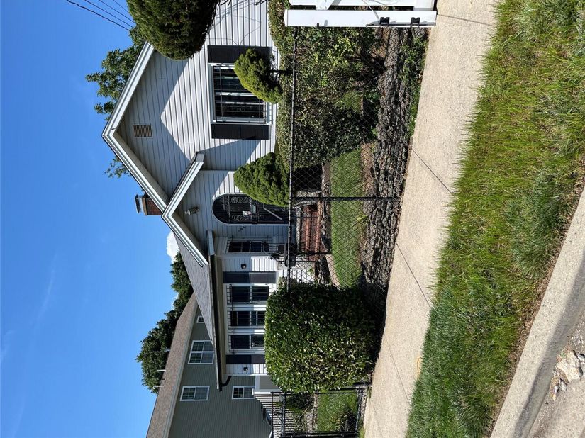137 E Roosevelt Avenue, Roosevelt NY 11575