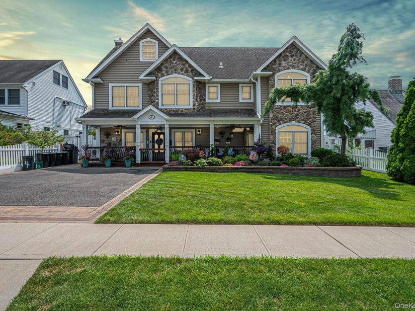 4 Teamster Lane, Levittown NY 11756