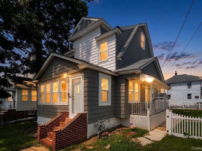 17 Sapir Street, Valley Stream NY 11580
