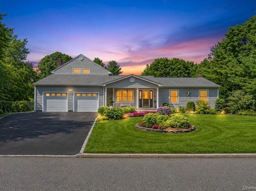 29 Niewood Drive, Ridge NY 11961