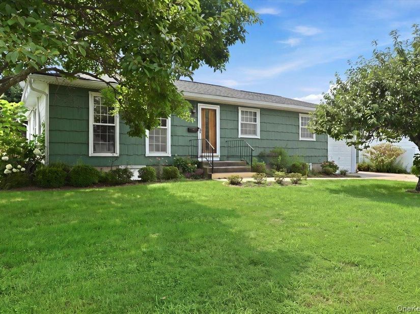 244 Neptune Avenue, West Babylon NY 11704