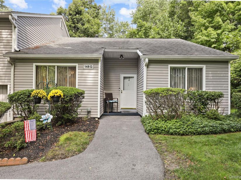 148 Flintlock Way G, Yorktown Heights NY 10598