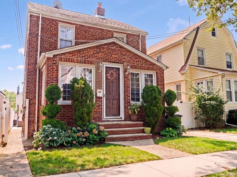 19430 111th Road, Saint Albans NY 11412