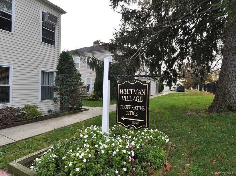 270 Lowndes Avenue 121G, Huntington Station NY 11746
