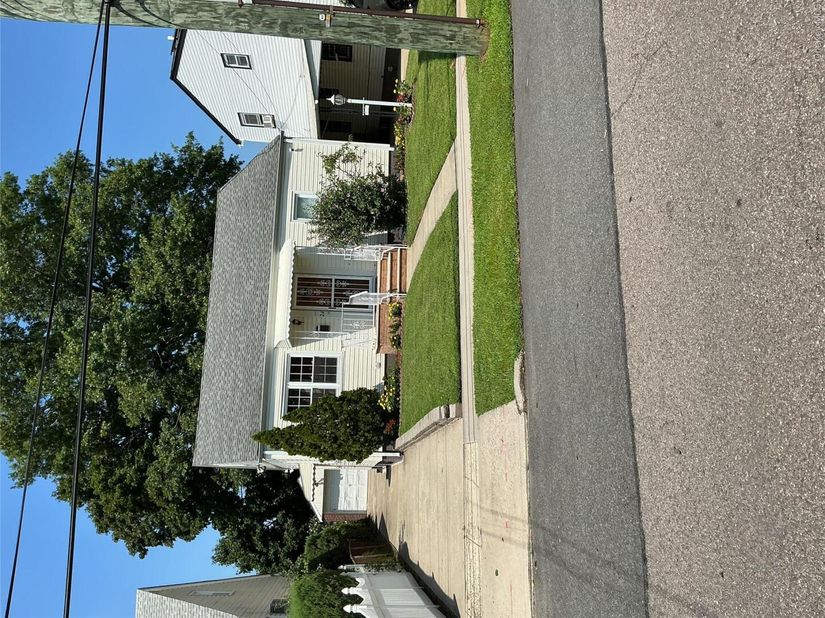 11824 236th Street, Cambria Heights NY 11411